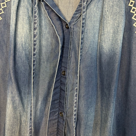 Wrangler Blue Embroidered Button Down Faded Denim Blouse | Size Large - Picture 4 of 8